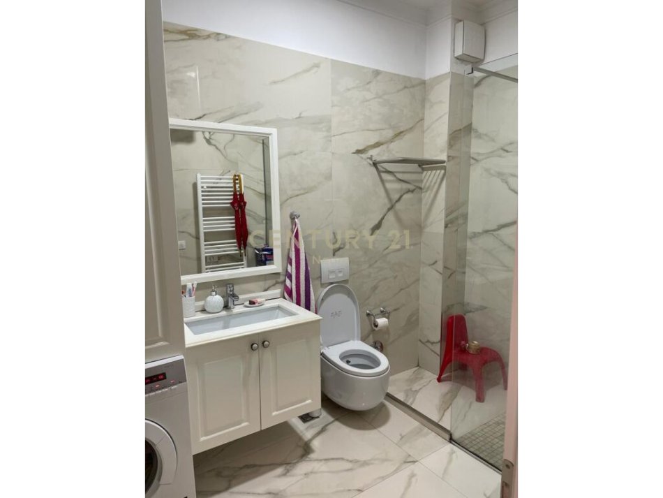 Tirane, jap me qera apartament 2+1+2+Ballkon , 110 m² 1.000 € (Liqeni i Thatë)