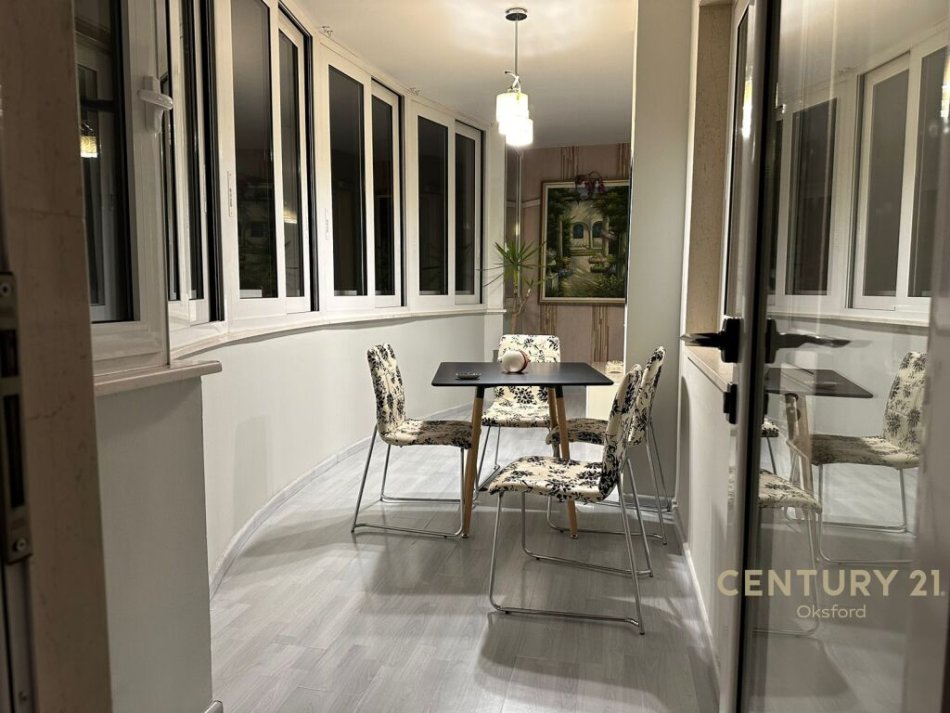 Tirane, shes apartament 2+1+Ballkon , 102 m² 365.000 € (Ish Blloku)