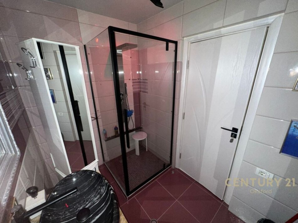 Tirane, shes apartament 2+1+Ballkon , 102 m² 365.000 € (Ish Blloku)