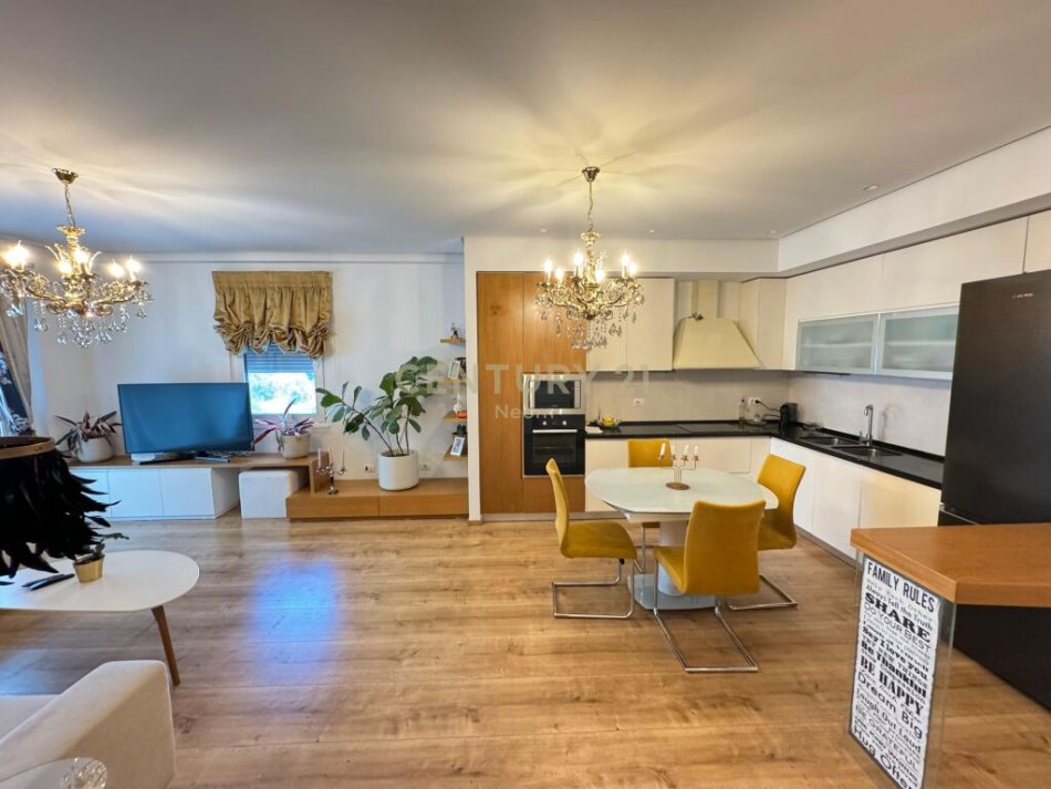Tirane, jepet me qera apartament 2+1 Kati 2, 114 m² 950 € (liqeni i thate)