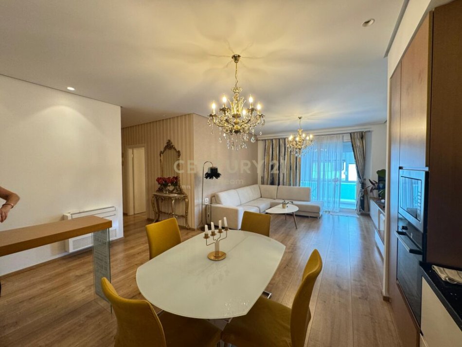 Tirane, jepet me qera apartament 2+1 Kati 2, 114 m² 950 € (liqeni i thate)