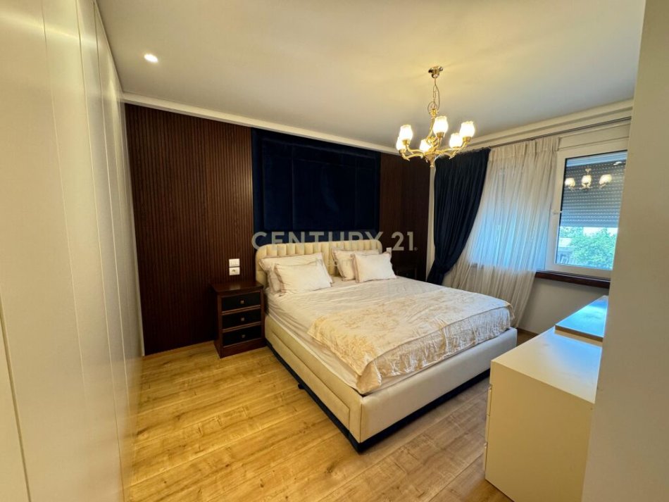 Tirane, jap me qera apartament 2+1+2+Ballkon , 114 m² 950 € (Liqeni i Thatë)