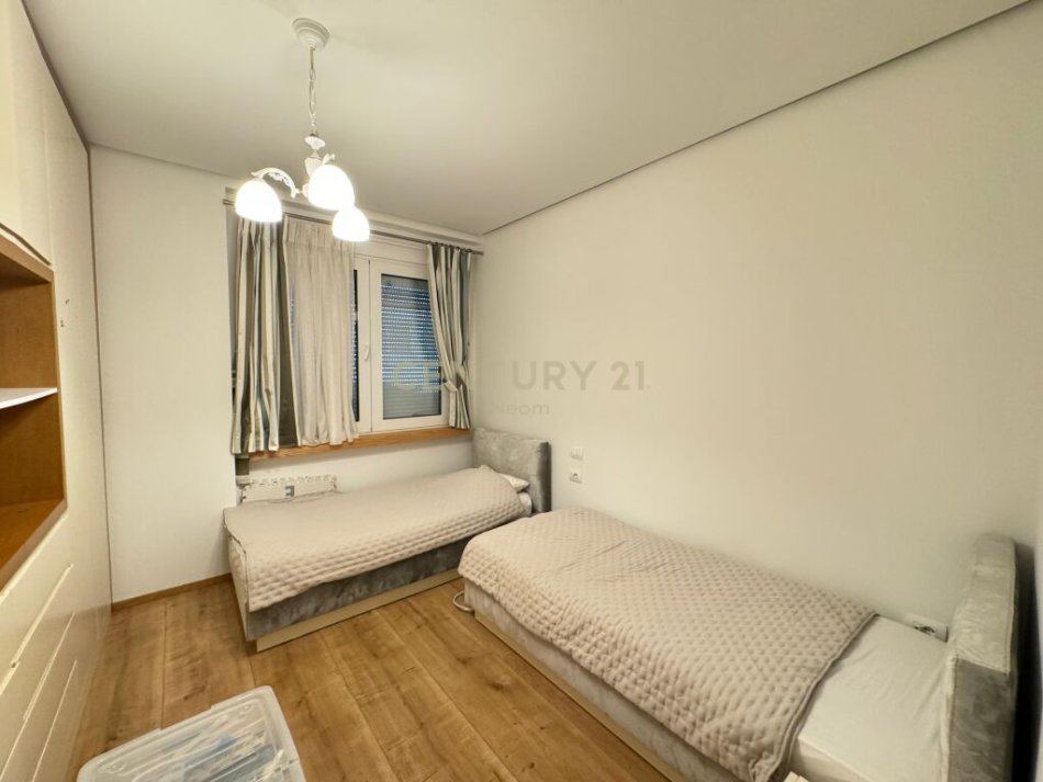 Tirane, jepet me qera apartament 2+1 Kati 2, 114 m² 950 € (liqeni i thate)