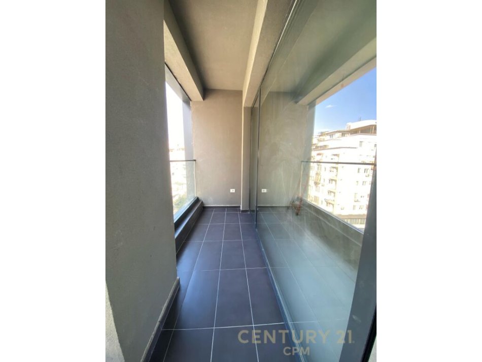 Tirane, jap me qera zyre , 99 m² 750 € (Komuna e Parisit)