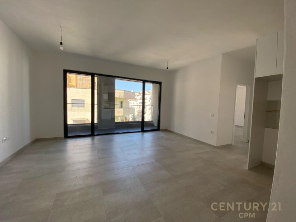 Tirane, jap me qera zyre , 99 m² 750 € (Komuna e Parisit)