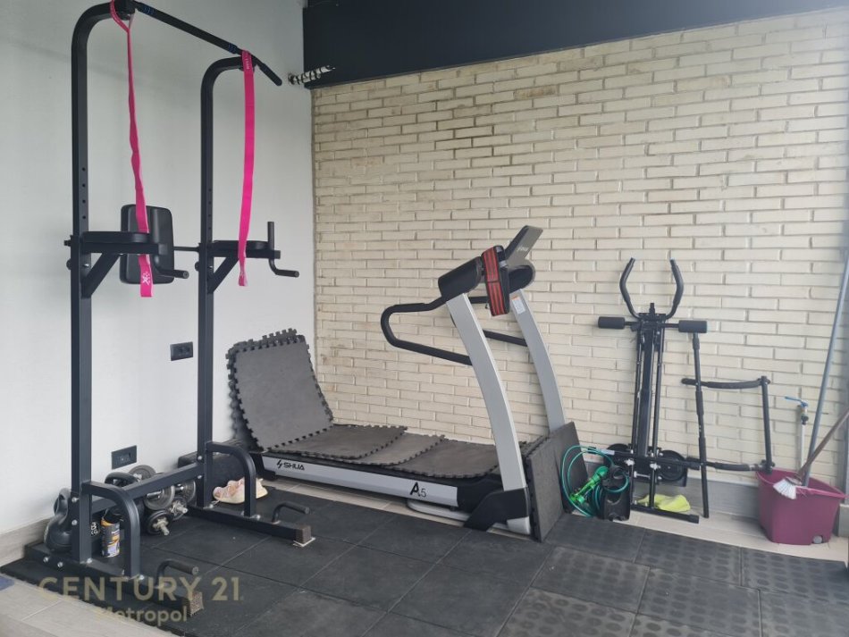 Tirane, jepet me qera apartament 2+1 Kati 3, 120 m² 1.600 € (teg)