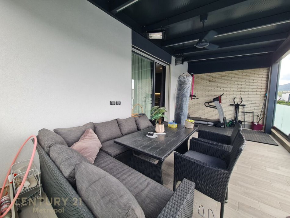 Tirane, jepet me qera apartament 2+1 Kati 3, 120 m² 1.600 € (teg)