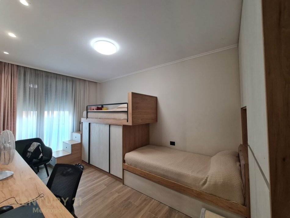 Tirane, jepet me qera apartament 2+1 Kati 3, 120 m² 1.600 € (teg)