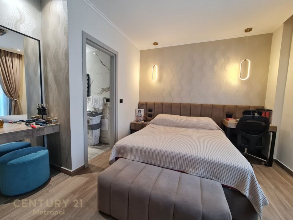 Tirane, jepet me qera apartament 2+1 Kati 3, 120 m² 1.600 € (teg)