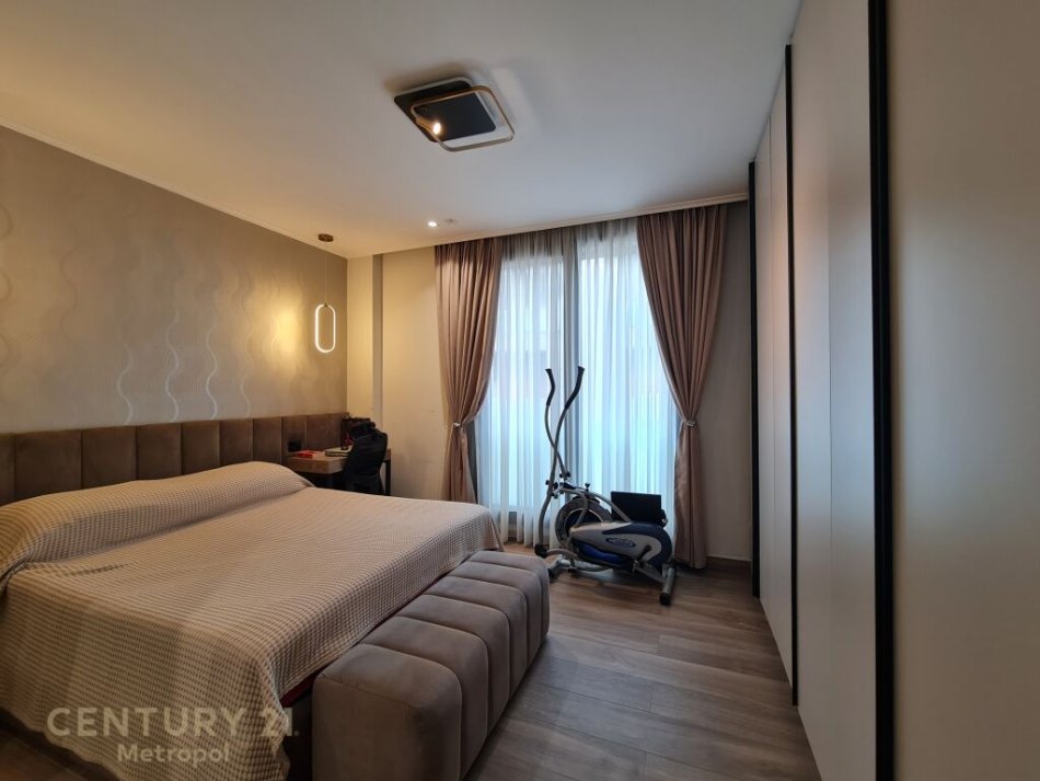 Tirane, jepet me qera apartament 2+1 Kati 3, 120 m² 1.600 € (teg)