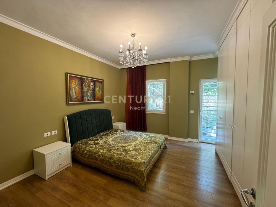 Tirane, jepet me qera apartament 2+1 Kati 3, 110 m² 850 € (liqeni i thate)