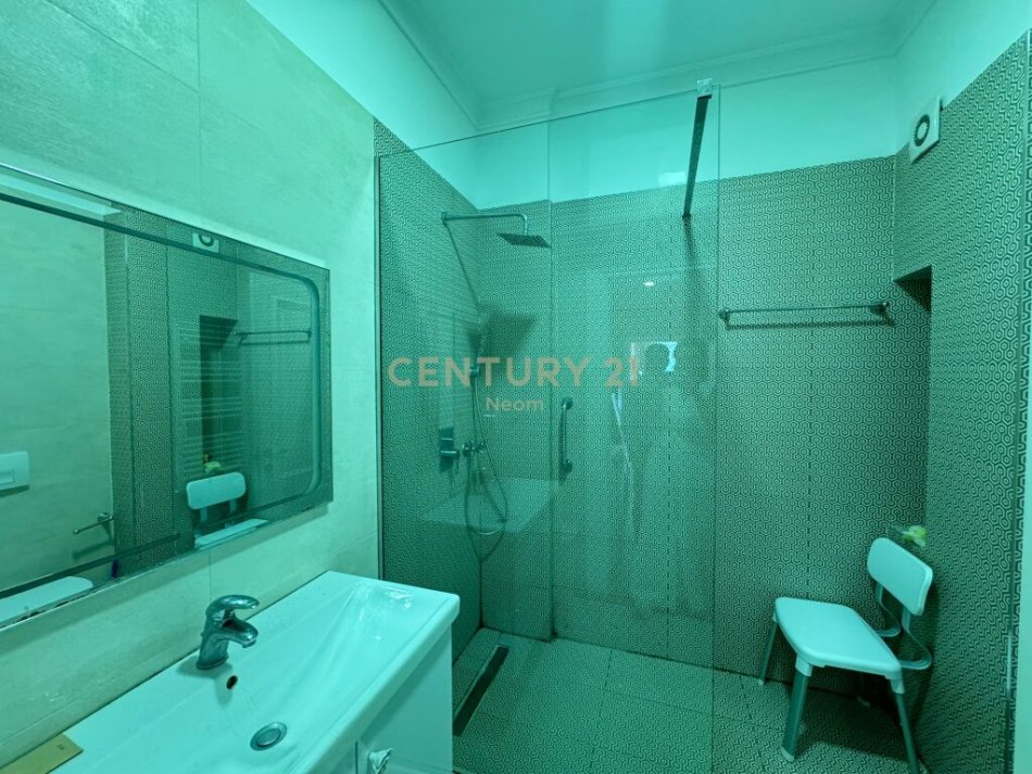 Tirane, jepet me qera apartament 2+1 Kati 3, 110 m² 850 € (liqeni i thate)