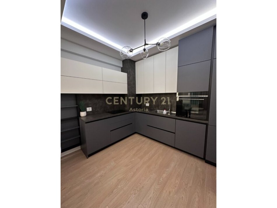 Tirane, shes apartament 2+1+Ballkon , 95 m² 165.000 € (Kompleksi Golden Park, Rruga e Kavajës)