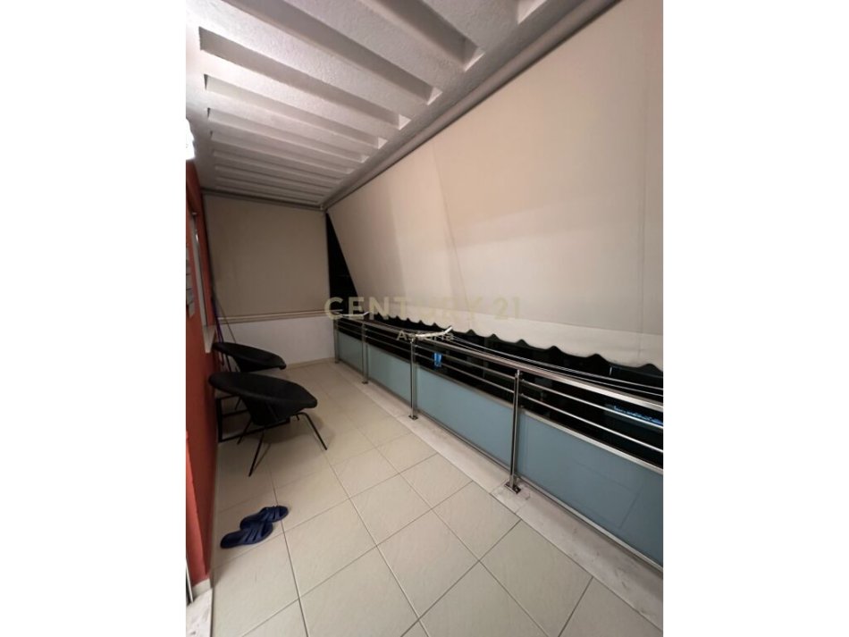 Tirane, shes apartament 2+1+Ballkon , 95 m² 165.000 € (Kompleksi Golden Park, Rruga e Kavajës)