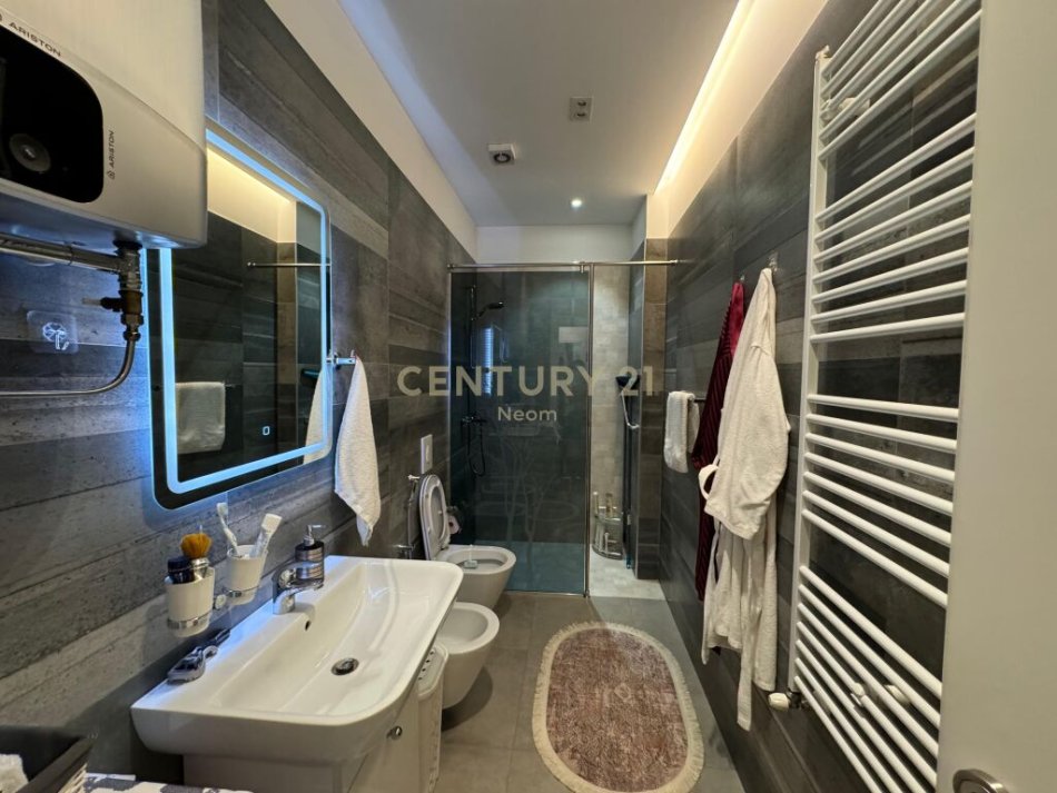 Tirane, shes apartament 1+1+POST PARKIMI , 85 m² 320.000 € (Park Gate, Rruga e Elbasanit)