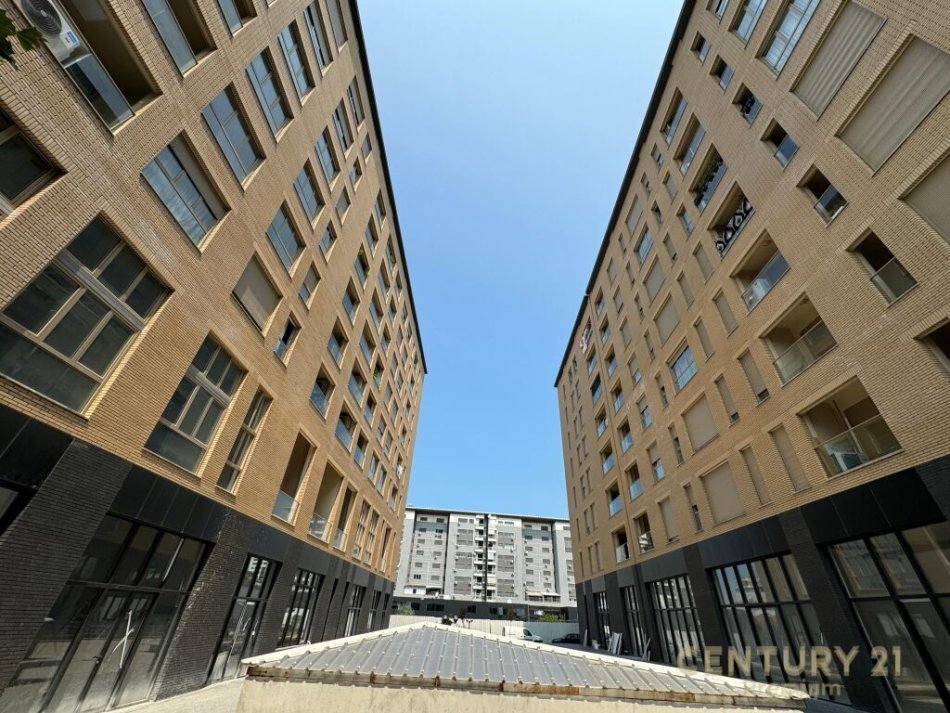 Tirane, jepet me qera apartament 2+1 Kati 6, 111 m² 750 € (Xhamllik)