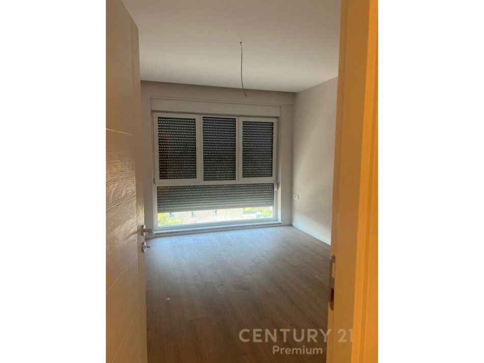 Tirane, jepet me qera apartament 2+1 Kati 6, 111 m² 750 € (Xhamllik)