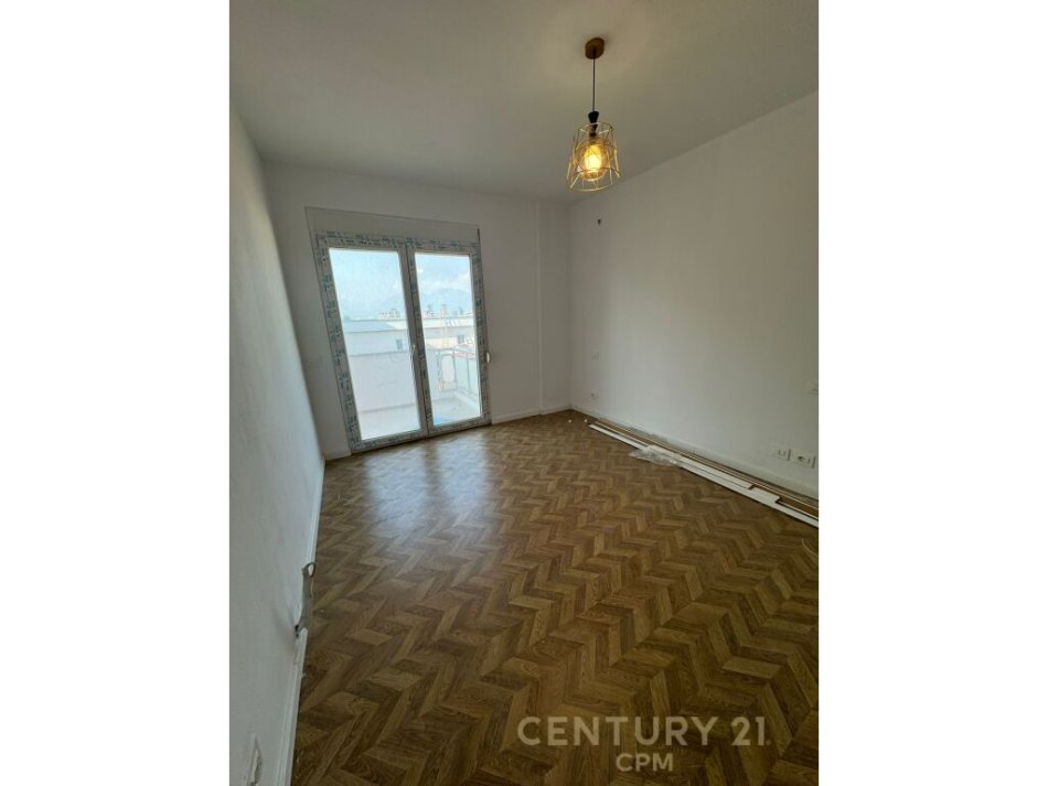 Tirane, shes apartament 2+1+Ballkon , 99 m² 180.000 € (Kodra e Diellit)