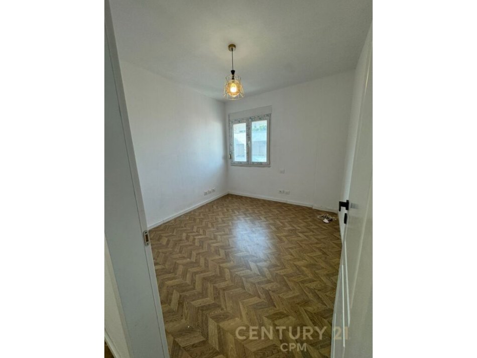 Tirane, shes apartament 2+1+Ballkon , 99 m² 180.000 € (Kodra e Diellit)