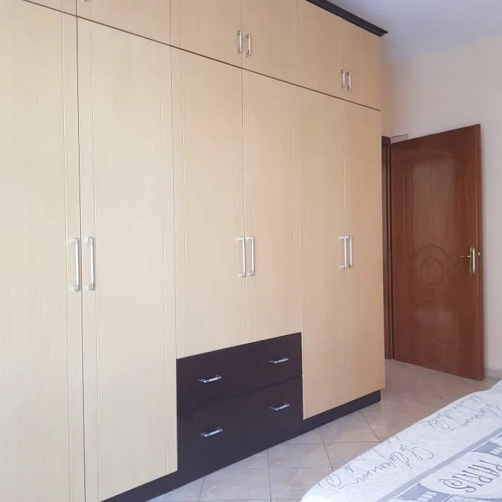 Tirane, jepet me qera apartament 2+1+Ballkon Kati 2, 115 m² 500 € (don bosko , prane viva market)