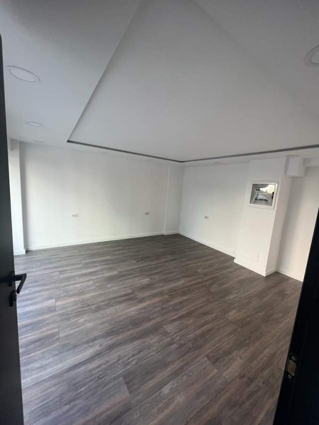 Tirane, jepet me qera ambjent biznesi Kati 0, 230 m² 2.700 Euro (rruga elbasanit)