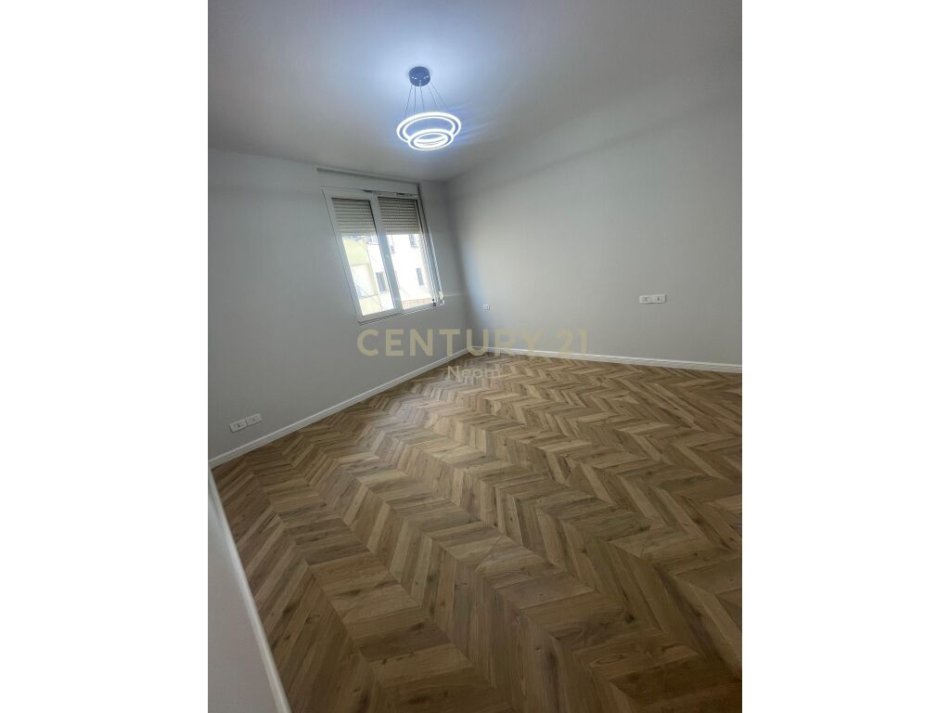 Tirane, shes apartament 1+1+Ballkon , 72 m² 120.000 € (Kodra e Diellit)