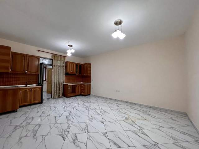 Tirane, jepet me qera apartament 4+1 Kati 2, 110 m² 350 Euro (rruga dibres)