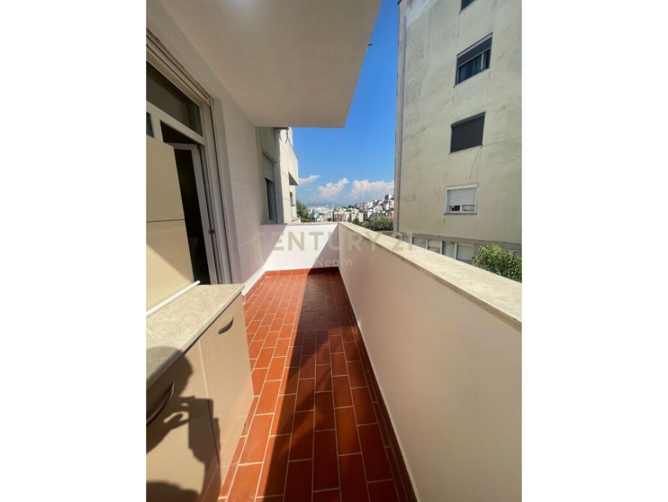 Tirane, shes apartament 1+1+Ballkon , 72 m² 120.000 € (Kodra e Diellit)