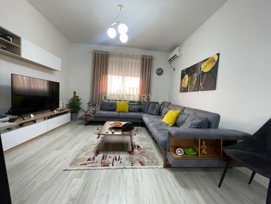 Tirane, shes apartament 1+1+Ballkon , 68 m² 110.000 € (Ish Parku)