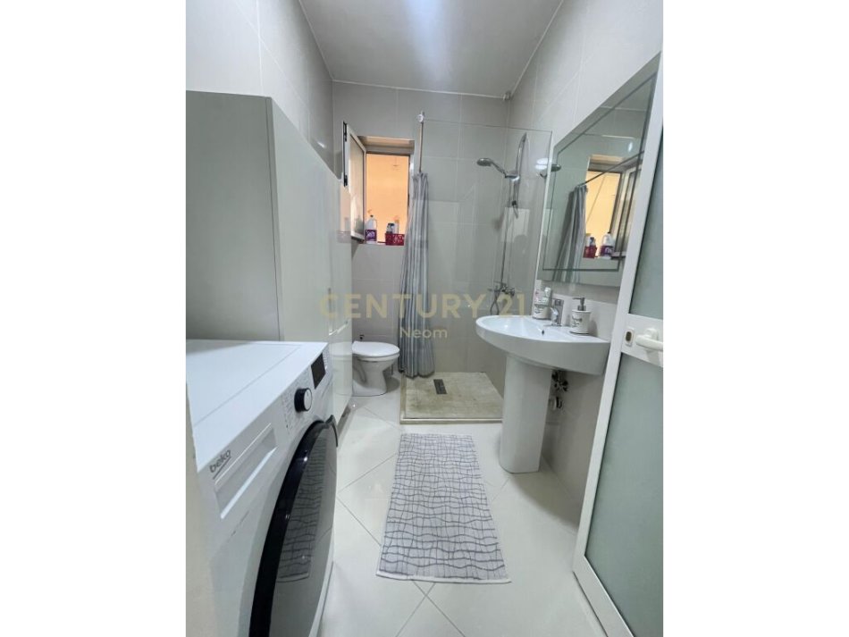 Tirane, shes apartament 1+1+Ballkon , 68 m² 110.000 € (Ish Parku)