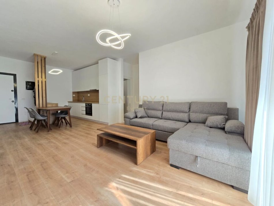 Tirane, jepet me qera apartament 1+1 Kati 8, 75 m² 500 € (5Maji)