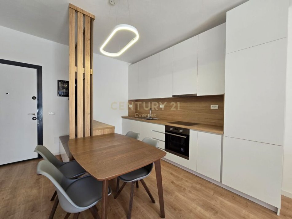 Tirane, jepet me qera apartament 1+1 Kati 8, 75 m² 500 € (5Maji)