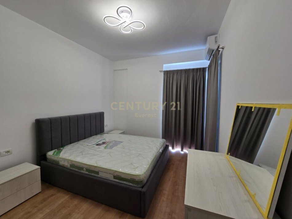 Tirane, jepet me qera apartament 1+1 Kati 8, 75 m² 500 € (5Maji)
