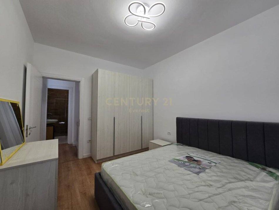 Tirane, jepet me qera apartament 1+1 Kati 8, 75 m² 500 € (5Maji)