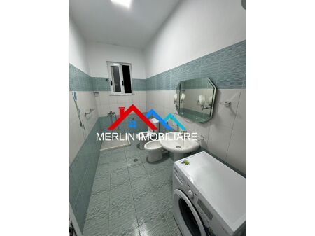 Tirane, jepet me qera apartament 1+1+Ballkon Kati 4, 90 m² 500 € (Ruga 5 Maji)