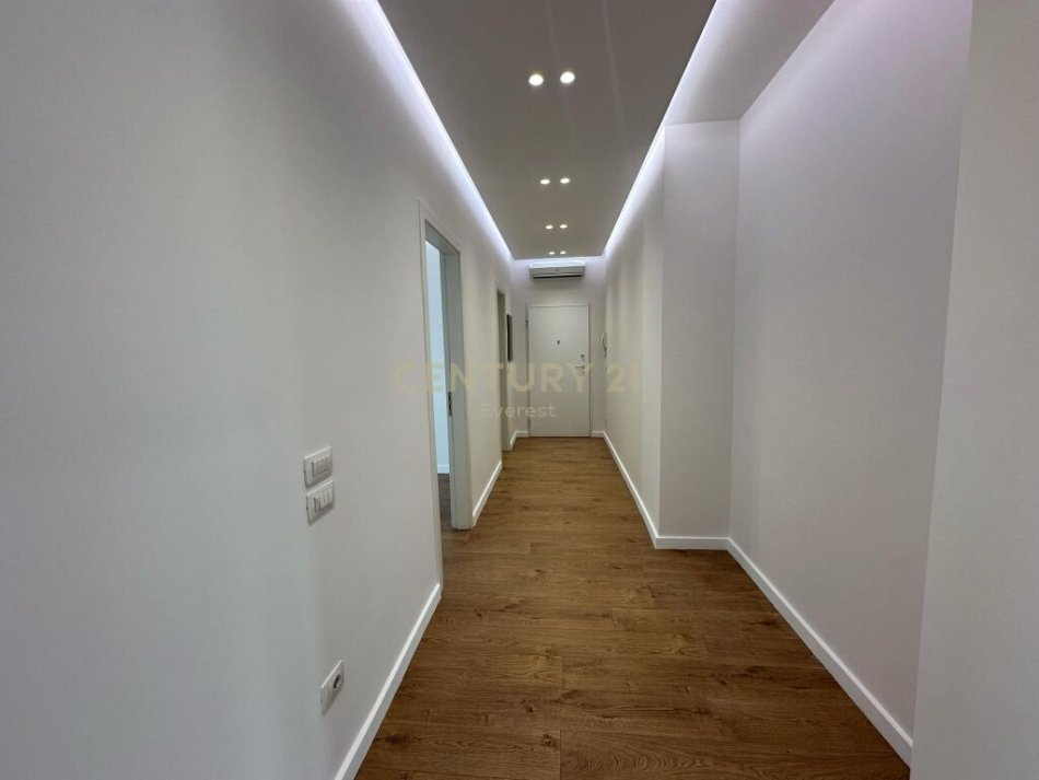 Tirane, shes apartament 3+1+2 , 143 m² 430.000 € (Bulevardi Zogu i Parë)
