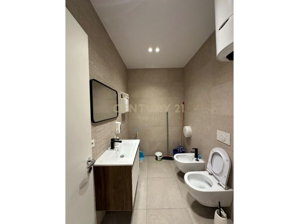 Tirane, shes apartament 3+1+2 , 143 m² 430.000 € (Bulevardi Zogu i Parë)
