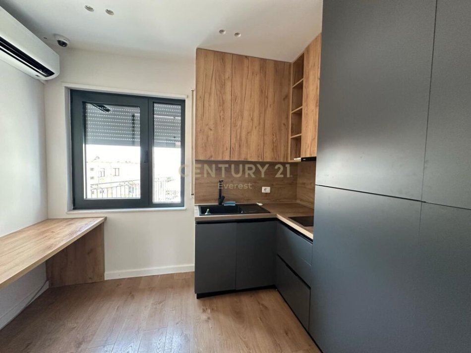Tirane, shes apartament 3+1+2 , 143 m² 430.000 € (Bulevardi Zogu i Parë)
