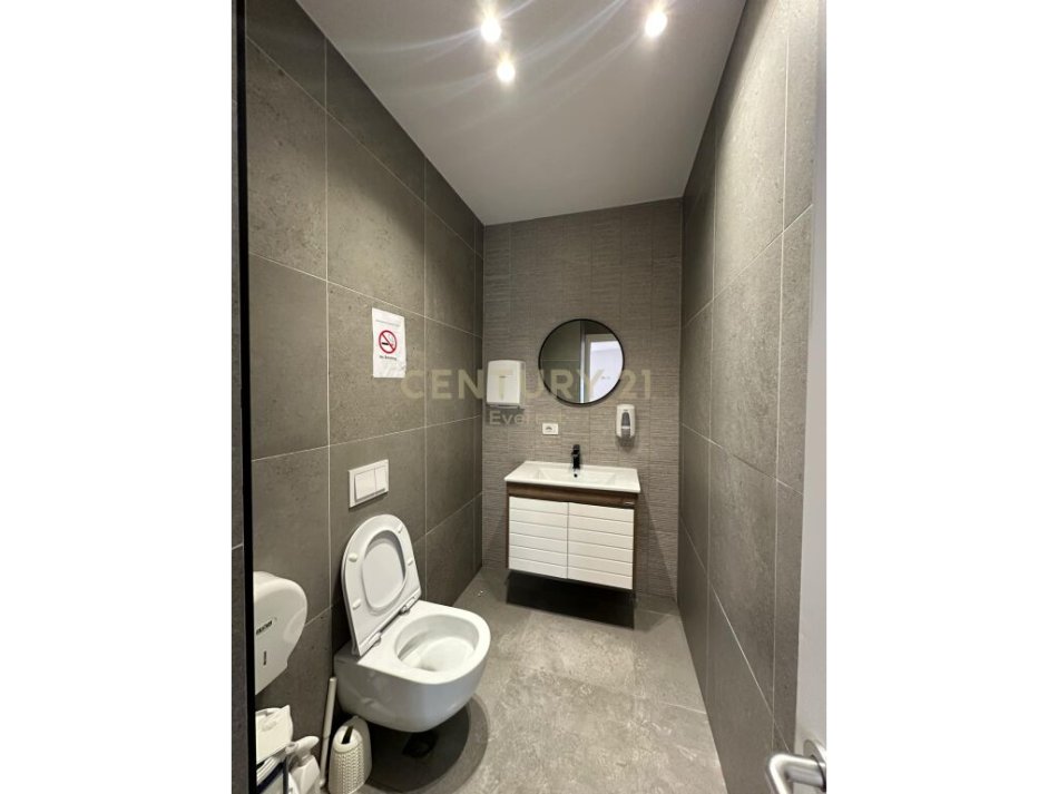 Tirane, shes apartament 3+1+2 , 143 m² 430.000 € (Bulevardi Zogu i Parë)