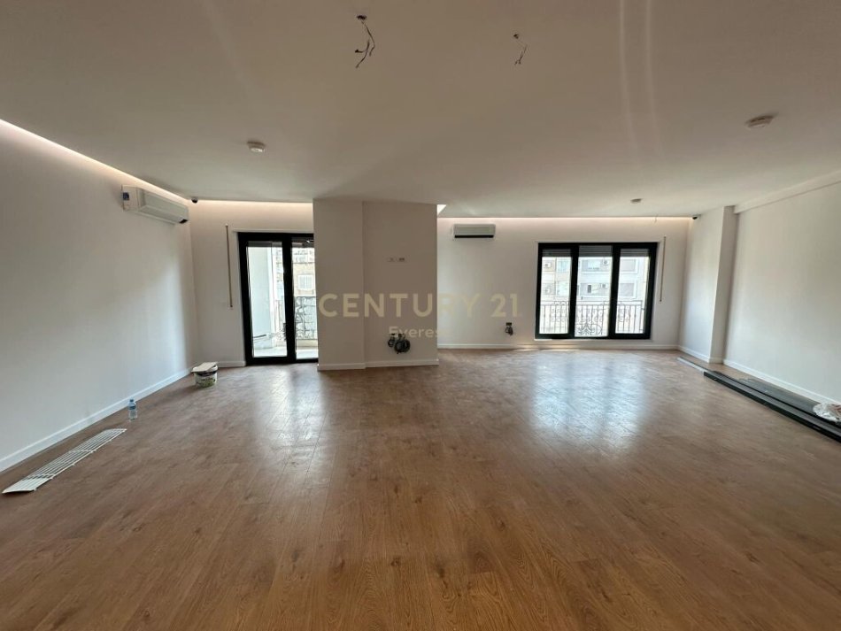 Tirane, shes apartament 3+1+2 , 143 m² 430.000 € (Bulevardi Zogu i Parë)