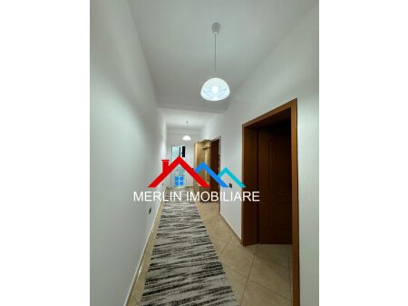 Tirane, jepet me qera apartament 1+1+Ballkon Kati 4, 90 m² 500 € (Ruga 5 Maji)