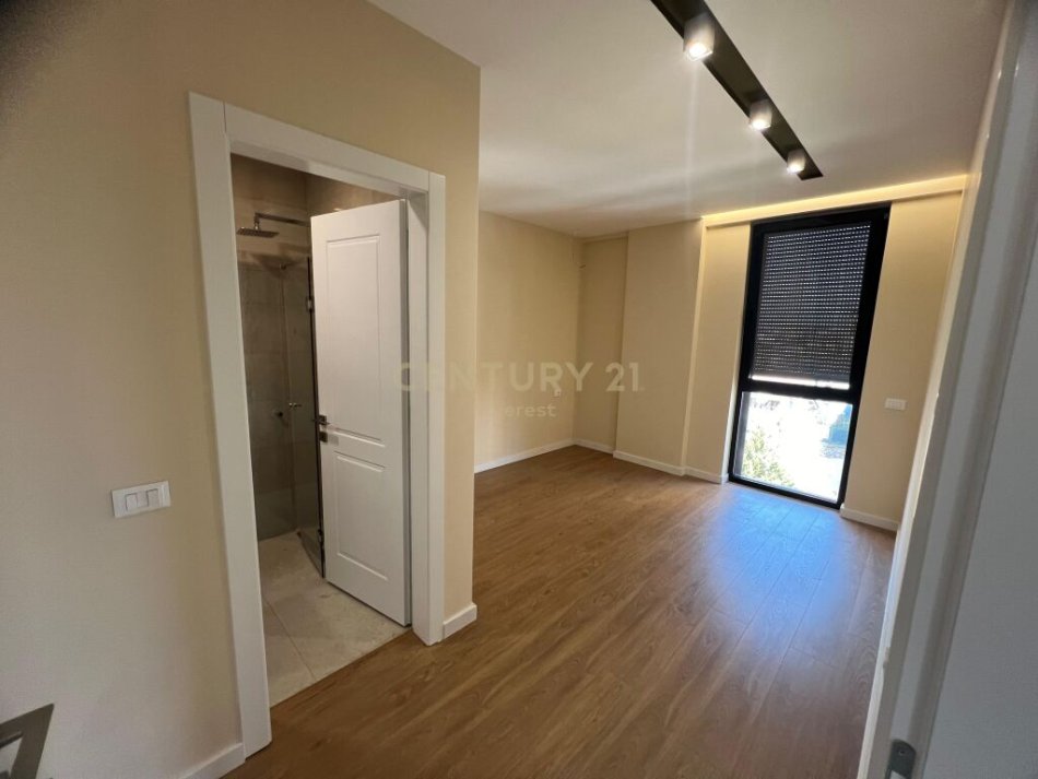 Tirane, jepet me qera apartament 2+1 Kati 3, 84 m² 850 € (Shkolla e kuqe)