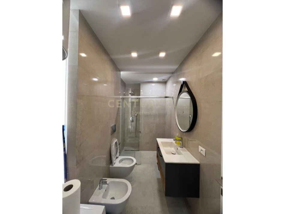 Tirane, jepet me qera apartament 2+1 Kati 3, 84 m² 850 € (Shkolla e kuqe)