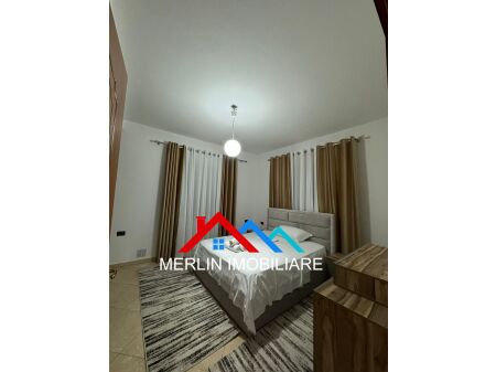 Tirane, jepet me qera apartament 1+1+Ballkon Kati 4, 90 m² 500 € (Ruga 5 Maji)