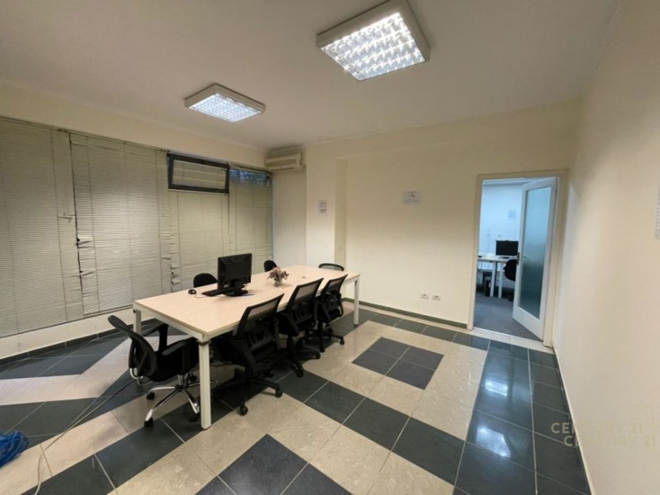 Tirane, jap me qera ambjent biznesi Kati 0, 275 m² 3.500 € (Ish Blloku)