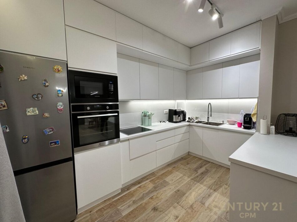 Tirane, shitet apartament 2+1 Kati 1, 113 m² 229.000 € (zog i zi)