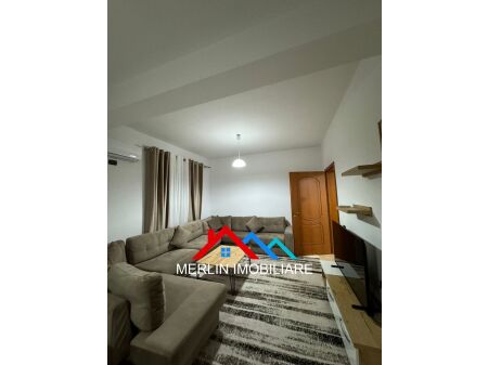 Tirane, jepet me qera apartament 1+1+Ballkon Kati 4, 90 m² 500 € (Ruga 5 Maji)