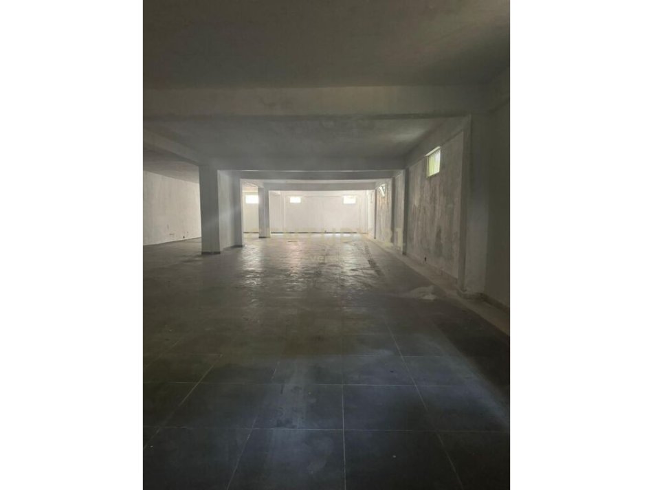 Tirane, shes ambjent biznesi 200M2 DHE POST PARKIMI 300M2, Kati 0, 500 m² 770.000 € (Rruga Bill Klinton, Kodra e Diellit)