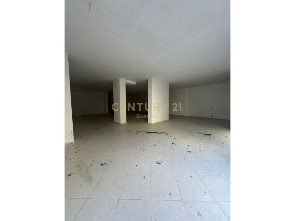 Tirane, shes ambjent biznesi 200M2 DHE POST PARKIMI 300M2, Kati 0, 500 m² 770.000 € (Rruga Bill Klinton, Kodra e Diellit)