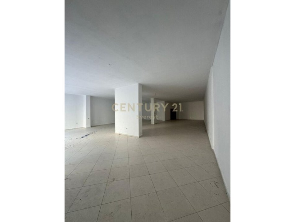 Tirane, shes ambjent biznesi 200M2 DHE POST PARKIMI 300M2, Kati 0, 500 m² 770.000 € (Rruga Bill Klinton, Kodra e Diellit)